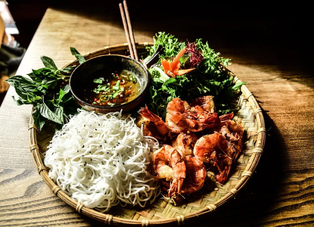 Bun-Reisnudel-mit-Garnelen